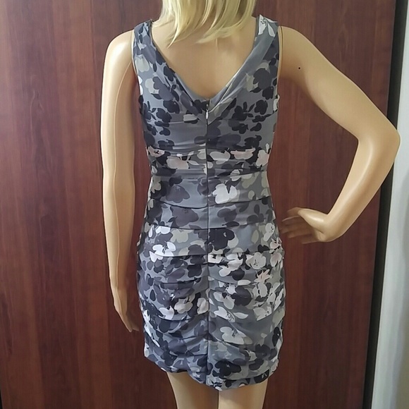 Express gray floral sleeveless mini dress size 0 - Picture 3 of 5